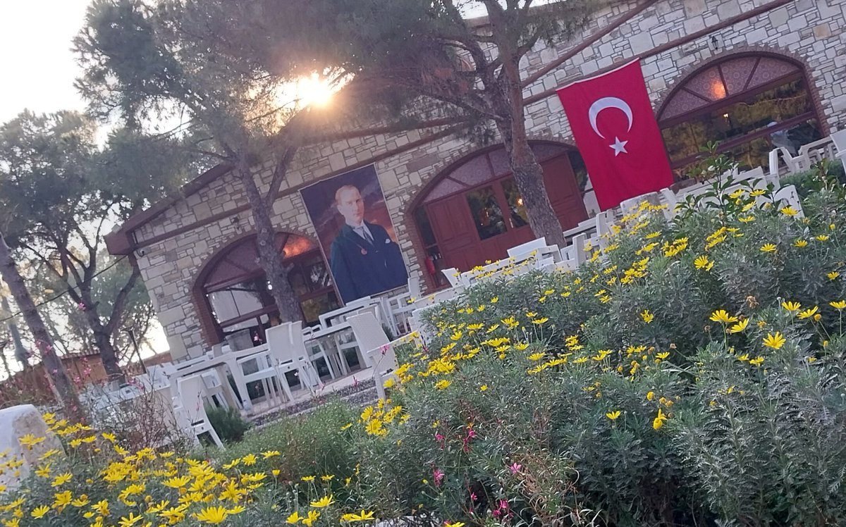 GlenCok22348916's tweet photo. #Günaydın #Resimde ki O müthiş ayrıntıyı göre biliyor sanırsınız,  Sorun yok. herşey çok güzel olacak 🙏🤩 https://t.co/MyMOsClL5O