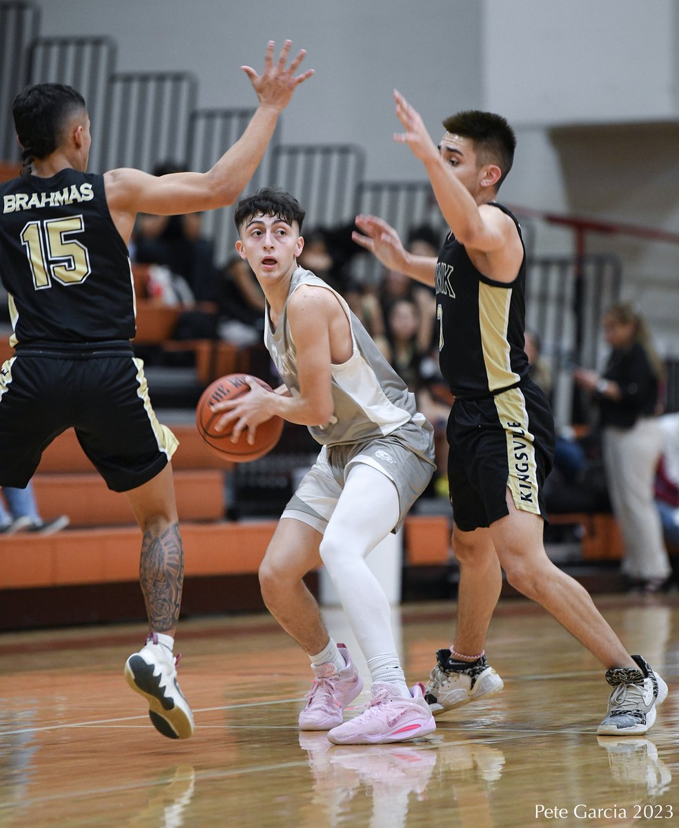 petethesportsg1's tweet photo. My favorite images from the Alice and HMK matchup Friday. HMK won the contest, 66-49. @AliceAthletics1 @ATXCoyotes @Kyle__Atwood @ChrisThomasson7 @KRIS6sports @CallerSports @AliceHS_Coyotes https://t.co/JpXxrQhbrr