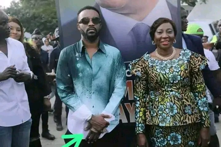 KabambaPaul8's tweet photo. Depuis la sortie son album le formol la main de notre artiste Fally Ipupa entrain de pourrir à petit feu ne faut pas envier quelqu'un dans ce monde car tu ne sais pas la provenance de son succès https://t.co/e0XLSbPrQS