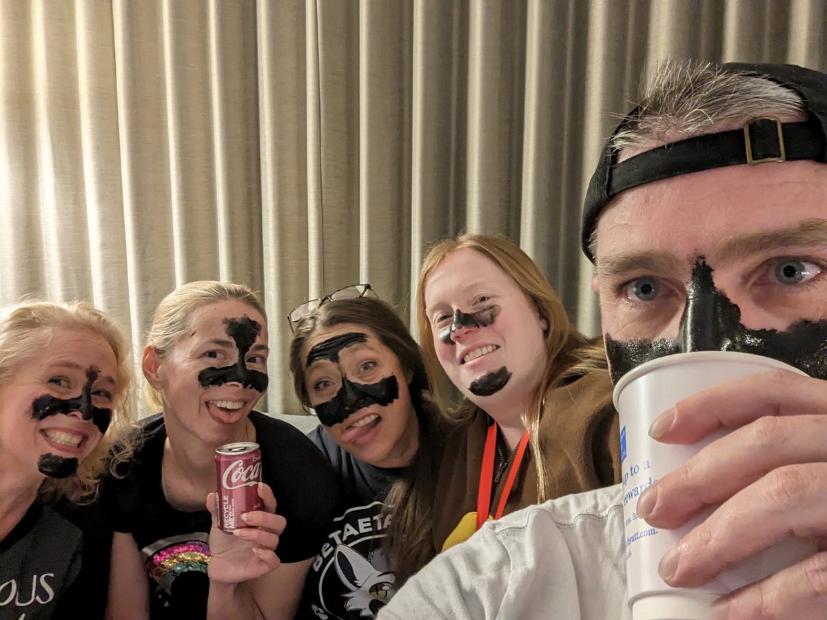 HavenFusky's tweet photo. Drinks and facials with these fabulous ladies.

@MomsofFurries @Clouddutchie and @SplatFennec https://t.co/fWFlnvRP1Z