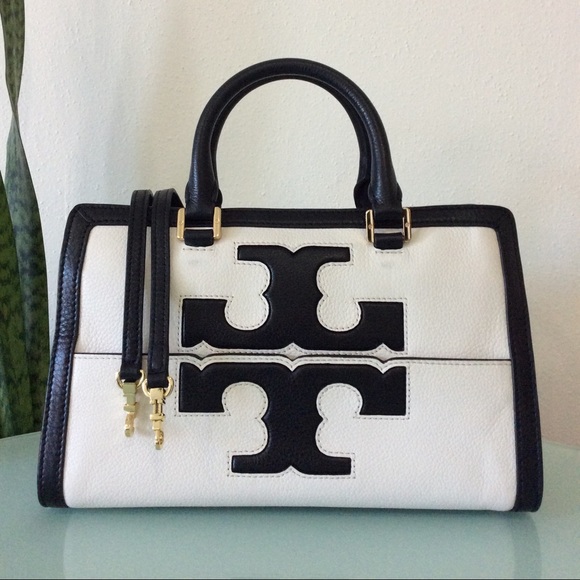 ceejayalegros's tweet photo. So good I had to share! Check out all the items I'm loving on @Poshmarkapp #poshmark #fashion #style #shopmycloset #toryburch: https://t.co/OufkIHESlP https://t.co/MFGU6Ps7Am