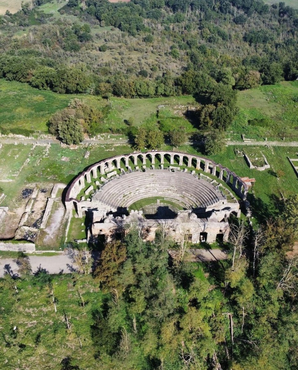 visit_lazio's tweet photo. La città di #Ferento si trova nel comune di #Viterbo sulla strada Teverina. La città sorgeva su un'altura denominata Pianicara, che accolse i superstiti della vicina città etrusca di Acquarossa distrutta durante una guerra contro Tarquinia.

📸 IG italianexplorer__

#LazioIsMe https://t.co/oRQOCaLqsU