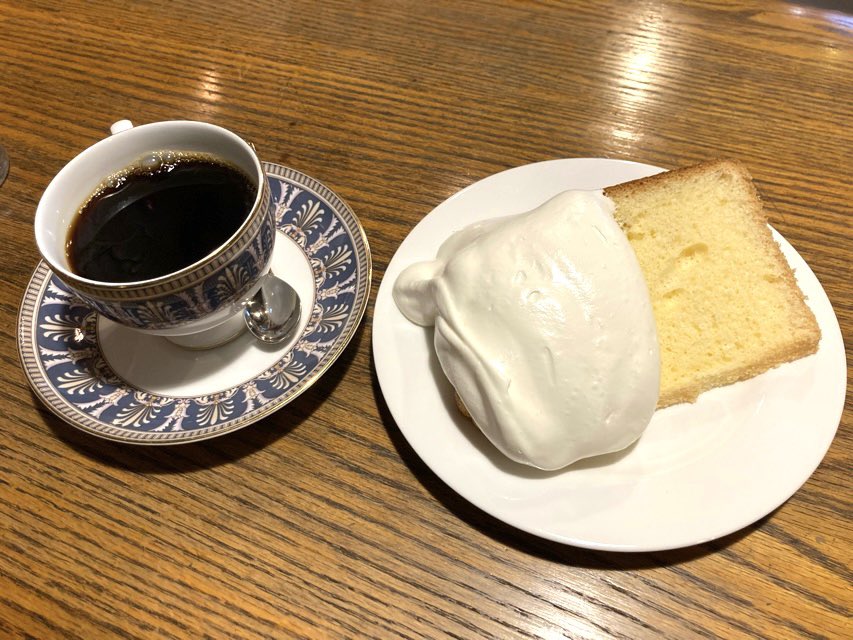 Keith_Sax's tweet photo. 美味しいコーヒーとシフォンケーキ!に、特大のJBLのスピーカーで聴く押尾コータローさんのギター。
(特に、戦場のメリークリスマス』がよかった)
とてもいい時間でした。
#CoffeeBricks #シフォンケーキ #コーヒー #喫茶店 #八王子 #片倉 https://t.co/RaerrdQa68
