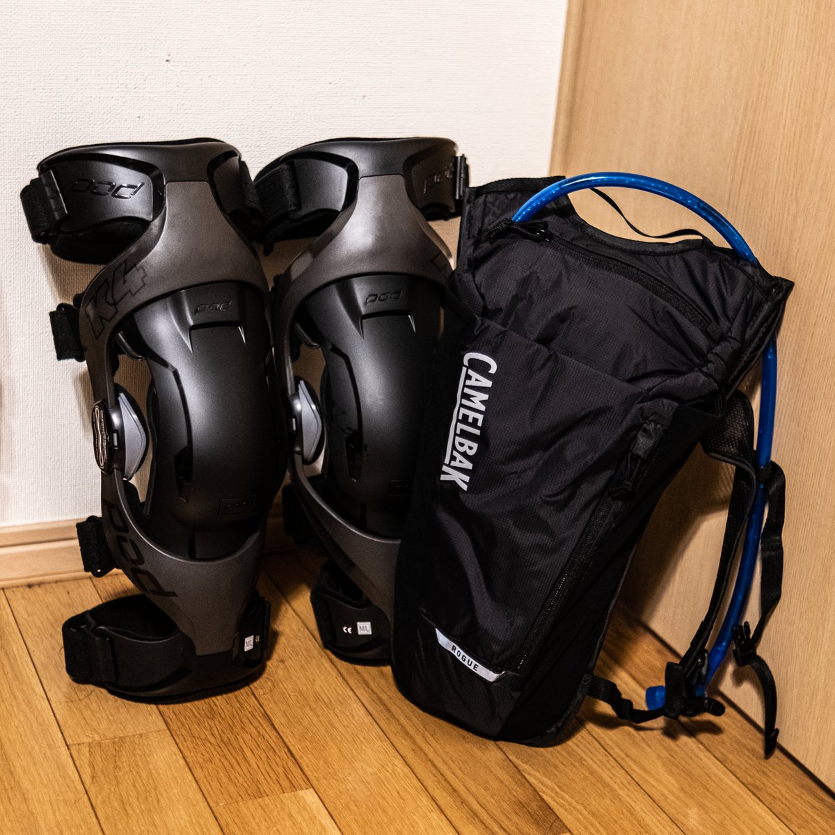 TenpaOreStory's tweet image. 靭帯の安全と脱水の安全を手に入れました⚡️

#ニーブレース #Pod #CAMELBACK #オフロード