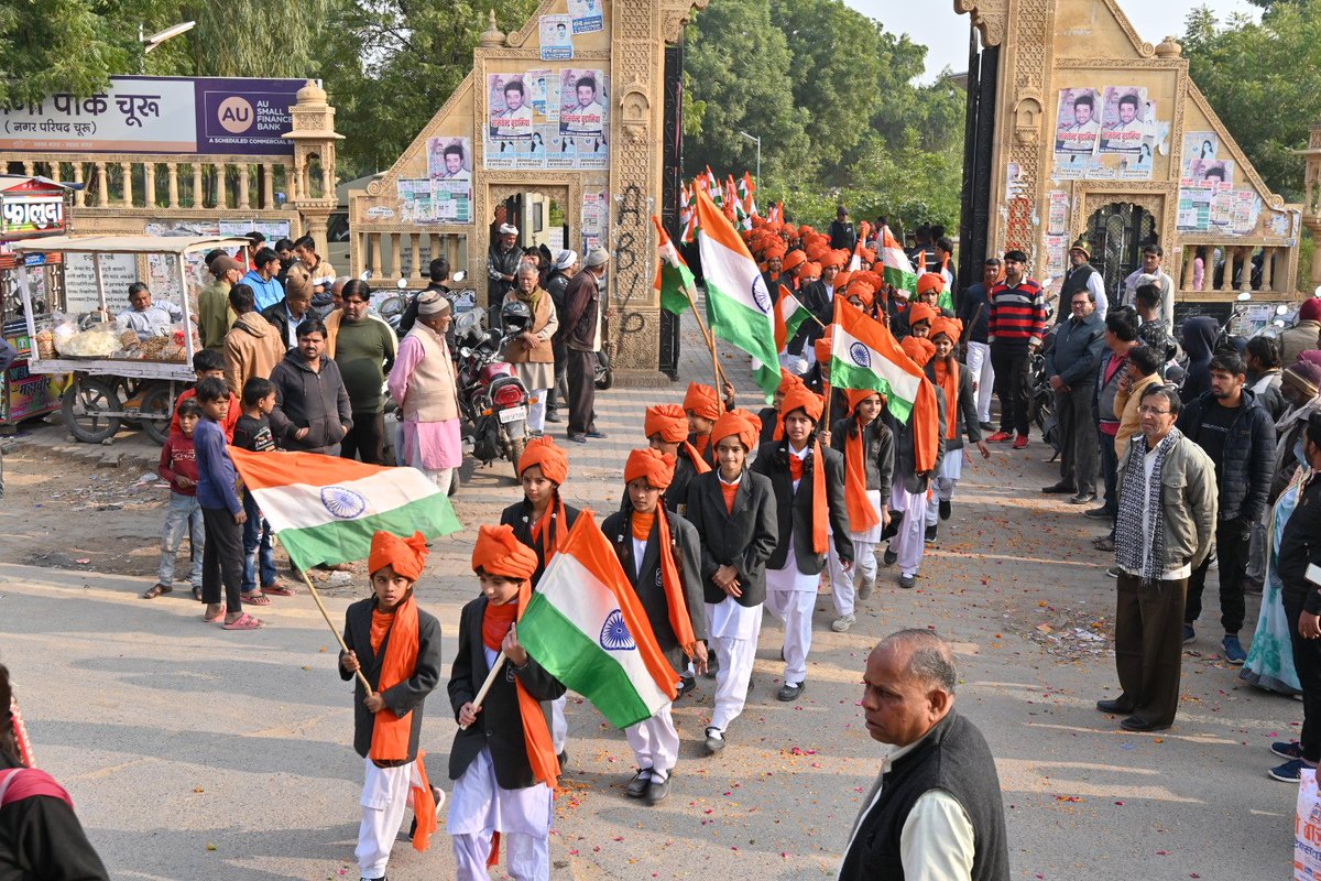 DIVYMEHTA7's tweet photo. In this elixir period of India's independence, the energetic thoughts of young sanyasi Swami Vivekananda are very important.
@vkendra
@vrmvkk
#Vivekananda_Sandesh_Yatra
#Vivekananda_Kendra51 https://t.co/r7foo8wO3w