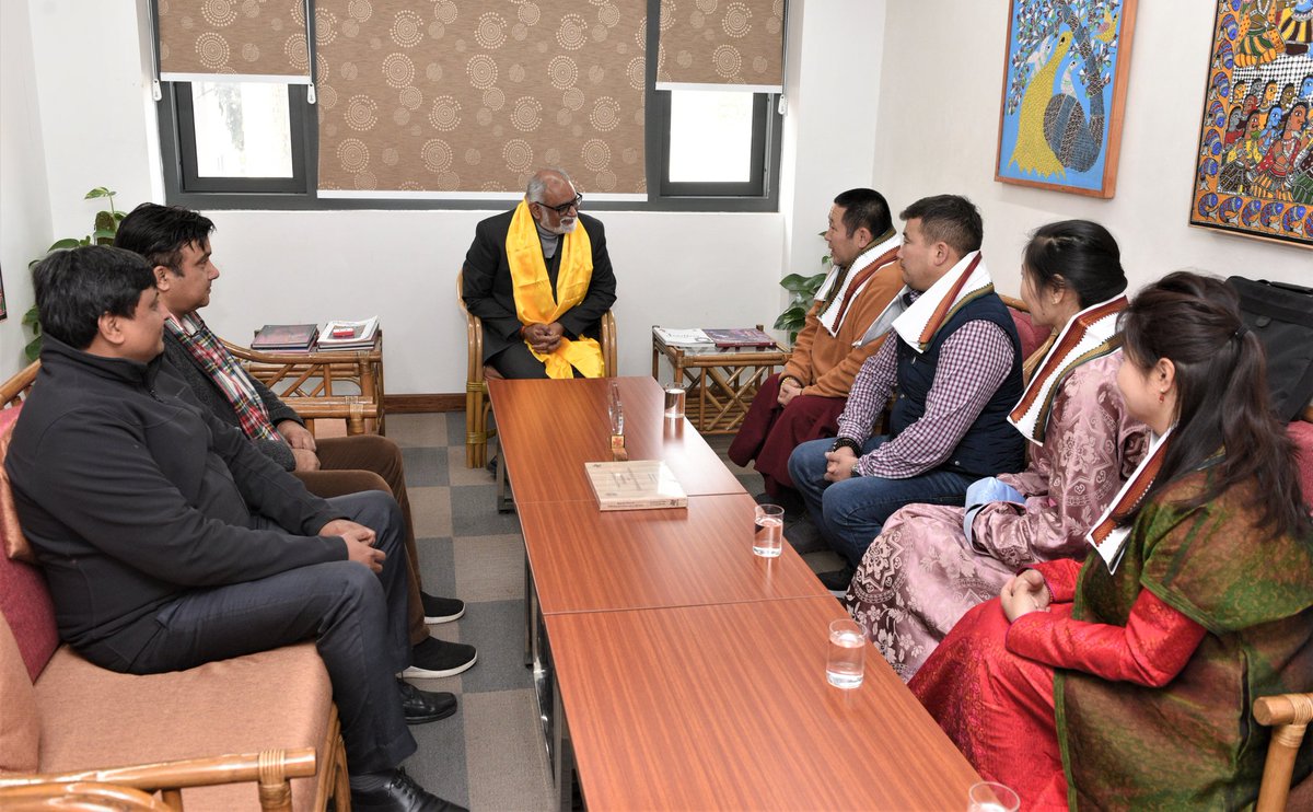 Sachchida_Joshi's tweet photo. Met a delegation of #GandanMonastery, Mongolia led by Lama Mukhtabar, Head, International Social &Public Relations today @ignca_delhi. Lama Mukhtabar expressed gratitude for the sending #MongolianKanjur - the Collected Teachings of #Buddha to Gandan Monastery.
@IndiainMongolia https://t.co/FdJFw2UpJf