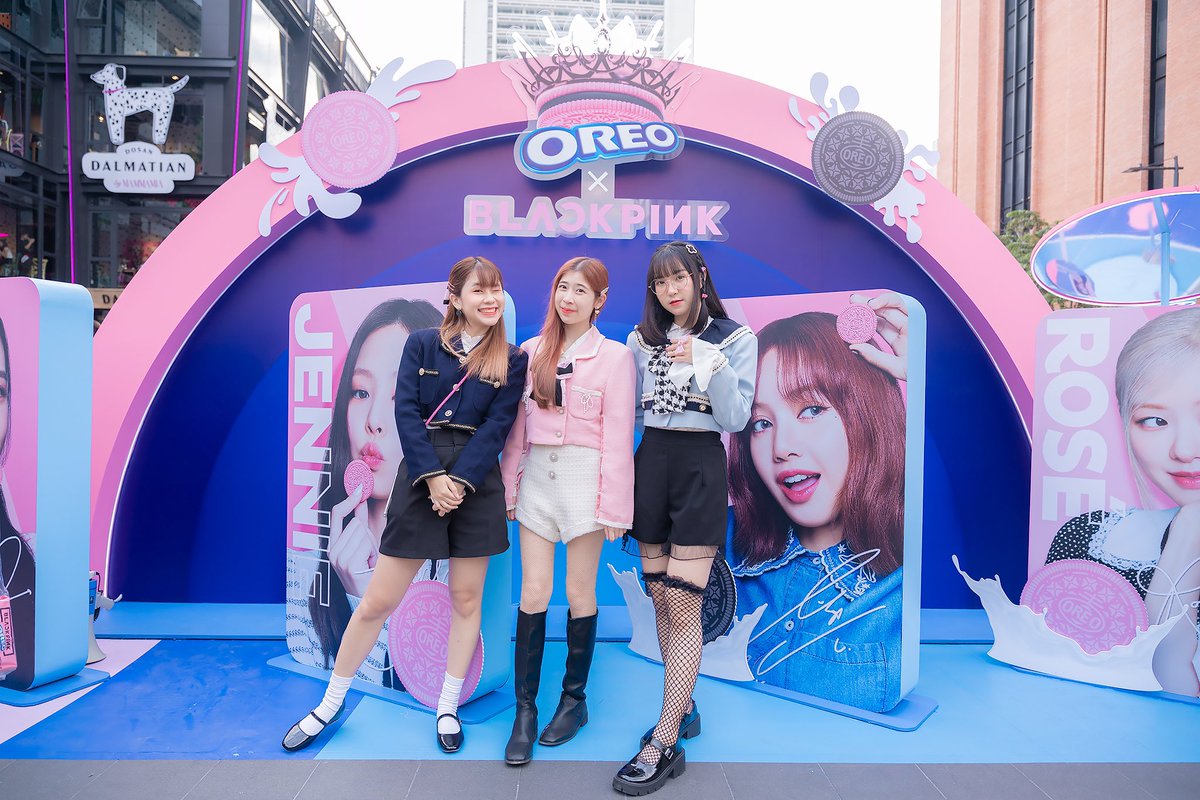 Kidcatmew's tweet photo. Yum !!😋

Had so much fun at #OreoBlackpinkth 
grand opening event yesterday💗

อย่าลืมไปลอง OREO x BLACKPINK รสชาติใหม่คุกกี้สีชมพูสอดใส่ดาร์กครีมช็อคโกแลตกันนะคะ

Thank you!
@oreo_thailand 

#oreoblackpink #oreoblackpinkth 
#oreothailand #kidcatmew #mookkidcatmai https://t.co/CUJZQTbQGN