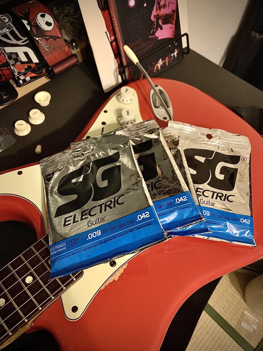 kakusan1994's tweet image. ストラトにはこれが1番合う気がする
年始でお財布ガバガバなのでまとめ買いした
#SGstrings