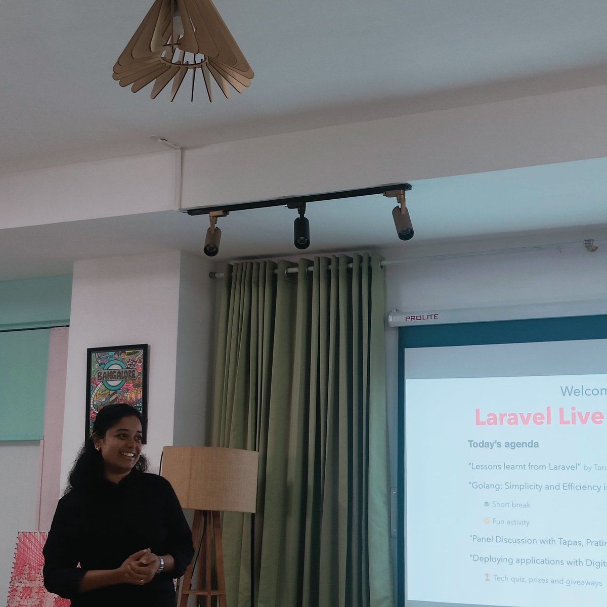 sandhyanag's tweet image. @shrutibalasa being as fantastic as ever, hosting today's meetup! #laravelblr