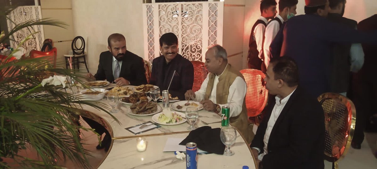 TeamMunwarWasan's tweet photo. کراچی ۔ بئریسٹر ہالار منظور وسان اور 
پاکستان پیپلز پارٹی رکن سندھ اسیمبلی منور علی وسان  نے  
ڈی آء جی سکھر جاوید جسکانی کی بیٹی کے دعوت ولیمہ میں شرکت کی۔

@BBhuttoZardari @BakhtawarBZ @AseefaBZ @murtazawahab1 @SaeedGhani1 @Munwar_Wassan1 @HWassan @MediaCellPPP @RabNBaloch https://t.co/ITROAwExOG