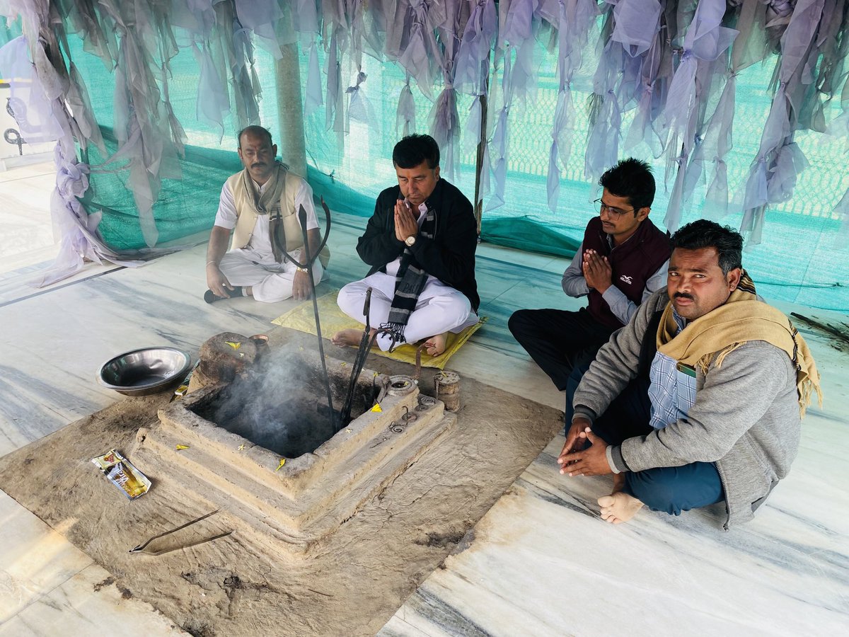 kkvishnoibjp's tweet photo. #बाँटा
ढिमड़ी किशनाबाबा जी की जाल में गोगाजी मंदिर का दर्शन करने का सौभाग्य प्राप्त हुआ।
#gudamalani https://t.co/MrH74d5Xiq
