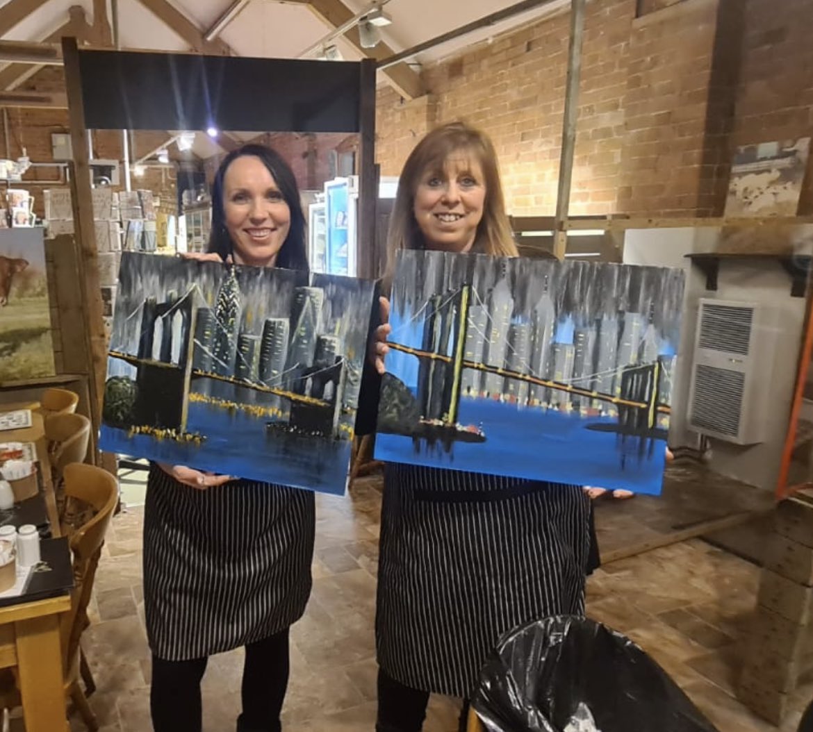 DrM_Webster's tweet photo. Another fab “nJoyart” painting class 🎨 with my bestie @cederrick9 at @manorfarmshopuk last night and yes @bamb4, I am aware the positioning of the Chrysler building is not geographically correct!! 😂 #gettingarty #loveNYC #Brooklynbridge https://t.co/0lzP5LFdQo