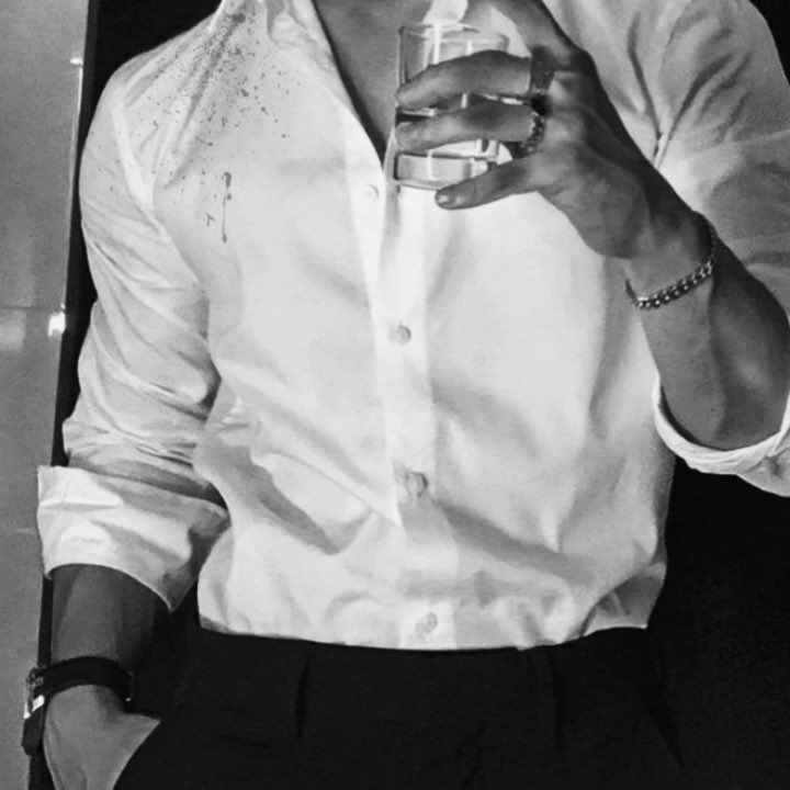 🆁🅰🅽🅳🅰🅻🅻 
<Now known as 𝐙𝐞𝐤𝐞.>

     𓊈 𝖆 𝖈𝖗𝖊𝖆𝖙𝖚𝖗𝖊 𝖔𝖋 𝖙𝖍𝖊 𝖓𝖎𝖌𝖍𝖙 𝖜𝖍𝖔 𝖗𝖊𝖏𝖔𝖎𝖈𝖊𝖉 𝖎𝖓 𝖙𝖍𝖊 𝖙𝖍𝖗𝖎𝖑𝖑 𝖔𝖋 𝖙𝖍𝖊 𝖍𝖚𝖓𝖙. 𓊉

#TSO 
• nomad vampire  
• loyal friend of the Cullens
• obsessive and possessive
• all about the chase