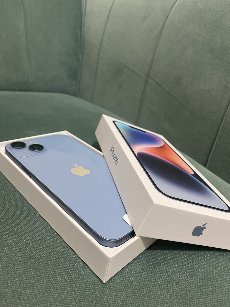 meldarua1's tweet photo. welcome baby to me 💙 #newphone #14plus https://t.co/BESg3ToX6f