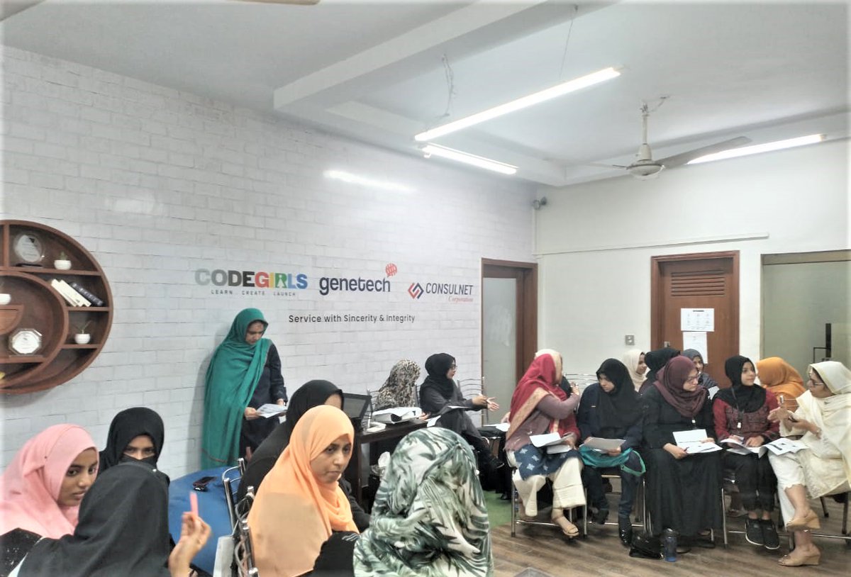 CodeGirlsKhi's tweet photo. Entrepreneurial Skills Workshop happening at @CodeGirlsKhi for Cohort 12
Trainer: Ms. @shamimrajani
@FaizaYousuf @Hasnainwalji
#WomenInTechPK https://t.co/1KdPtq10Ne