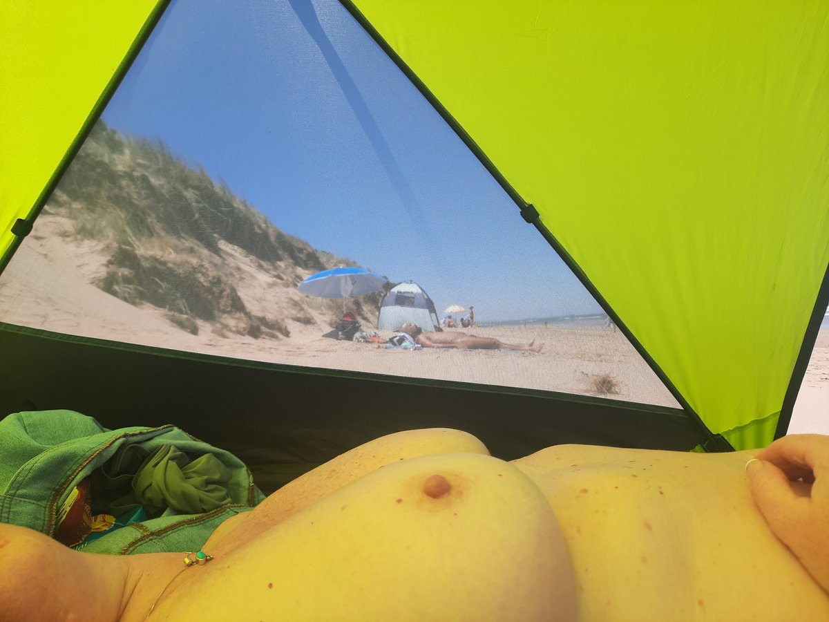 Filthy50sOzCpl's tweet photo. Spectacular day to spend a few hours at the local nude beach. Ms Filthy enjoyed a quick sneaky orgasm too 🙂
#PointImpossible https://t.co/Qyd0jfjBrj