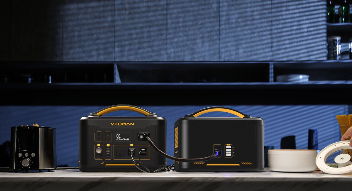 VTOMAN_Official's tweet photo. Today's #VTOMAN Tip📍:#ExtraBattery-1
Q: How to connect an extra battery (EB) to JUMP 1000?
A: Step 1 - Disconnect JUMP 1000 from appliances.
Step 2 - Connect the EB to your JUMP 1000
⭐You can run appliances with JUMP 1000 after the EB is connected.
#backup #outdoortrip https://t.co/pU4eGZIHSx