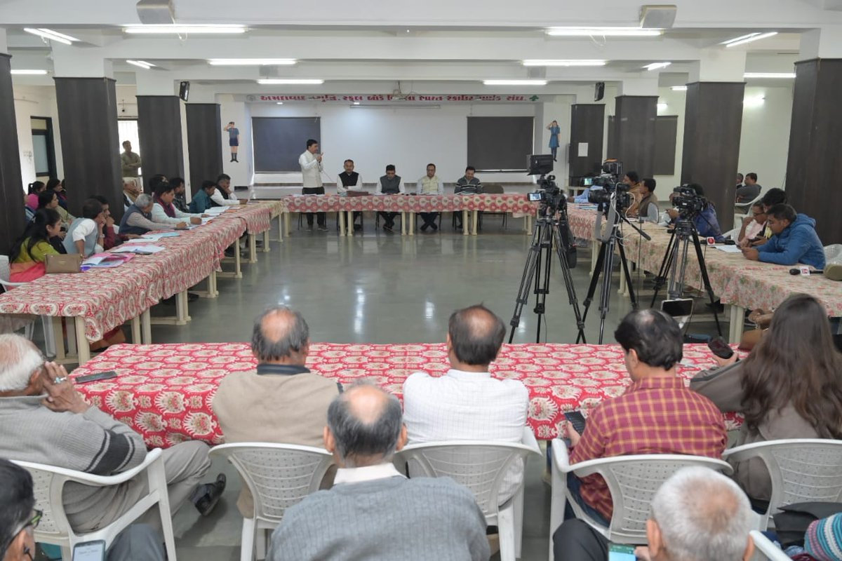 amcmsbofficial's tweet photo. નગર પ્રાથમિક શિક્ષણ સમિતી, અમદાવાદના શાસનાધિકારી શ્રી ડૉ. એલ. ડી. દેસાઈ દ્વારા AMC સ્કૂલ બોર્ડનું ડ્રાફ્ટ બજેટ રજૂ કરવામાં આવ્યું.
#budget #amcschools #amcschoolboard #AMC #CMOGuj https://t.co/USPvE4fZ1x
