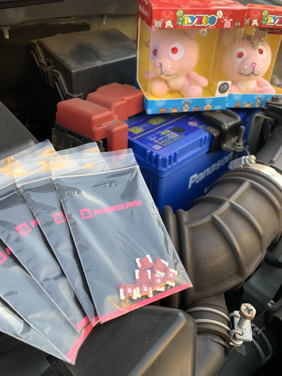 KEiRIE1987's tweet photo. 届きました!
モンスターヒューズ⚡️
年始早々、発送ありがとうございます!(@lyzer_ww)
取り付けが楽しみ!!
改めてレビュー投稿します👍
奥にいるうさぎさん、昨年自分で買ったもの&ヒューズと一緒に送られてきたもの!増えた笑
卯年の年男なので嬉しいです🐰
#モンスターヒューズ
#LYZER #LYZOO https://t.co/NxulcH2FrU