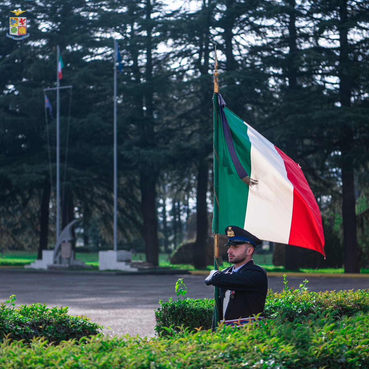 Oggi è la #GiornataNazionaledellaBandiera, istituita nel 1996 per ricordare la nascita della bandiera italiana.
Simbolo d'unione per i cittadini, la 🇮🇹 rappresenta per noi militari i nostri valori e un sacro elemento per il quale siamo pronti all’estremo sacrificio della vita