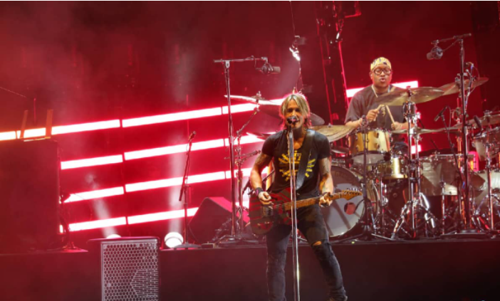 acme_lighting's tweet photo. Keith Urban presented the earnest performances at “THE SPEED OF NOW WORLD TOUR” backed by stunning and aesthetic lighting art-ACME.
47 #acmesolarimpulse
22 #acmesunrise
90 #acmepixellineip
62 #acmegemini
Credit: Design: Human Person- Ben Dalgleish
Lighting Director- Brent Maxon https://t.co/3eojz1Auhr