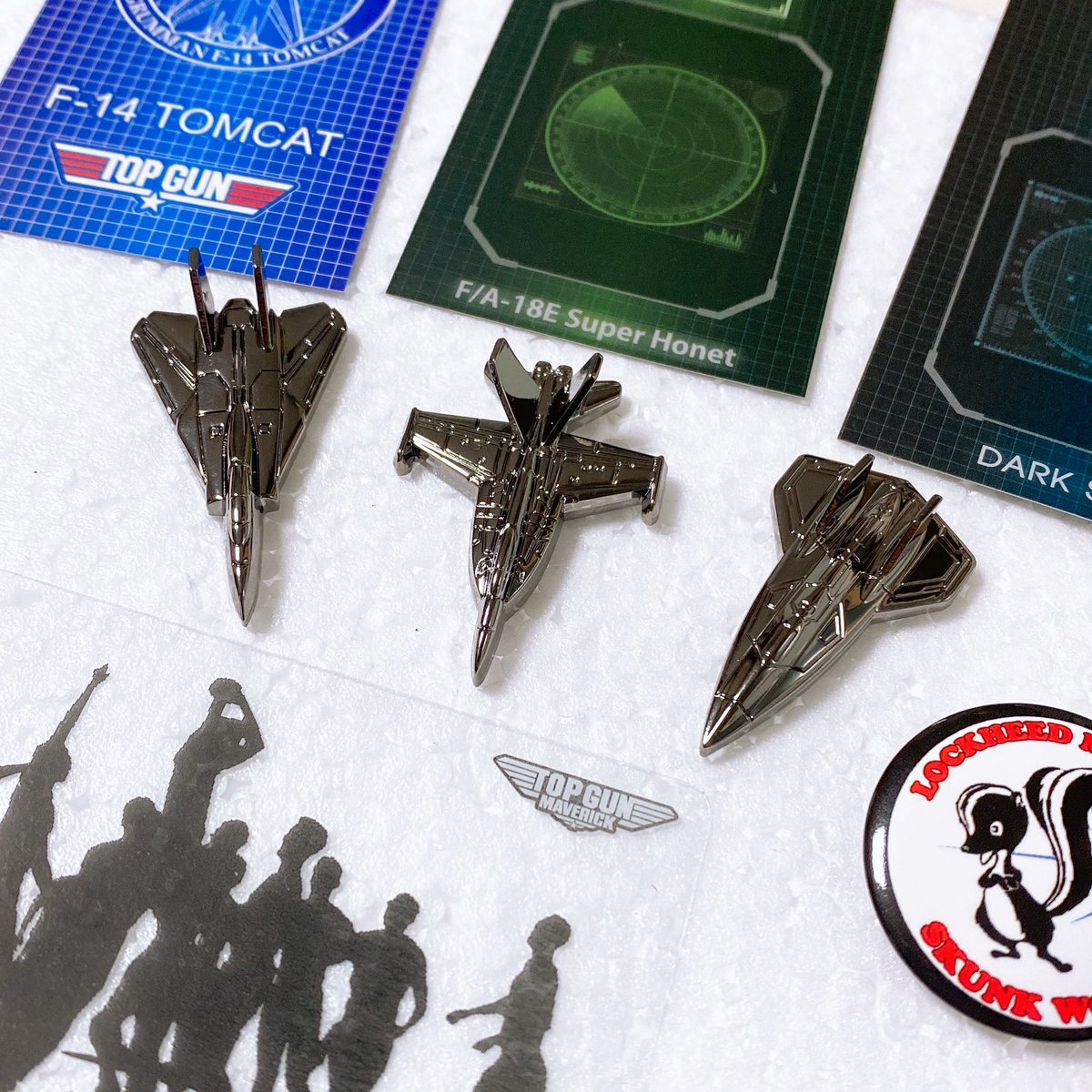 너무 예뻐요😭😭 특전인 투명포카하고 핀뱃지도 예쁘고🥰 톰캣을 먼저 흑도금으로 선택했어서 슈퍼호넷이랑 다크스타도 흑도금으로 했는데 세가지 모여있으니까 진짜 너무 예뻐요💗💗💗

@2xbbang22 감사합니다:)