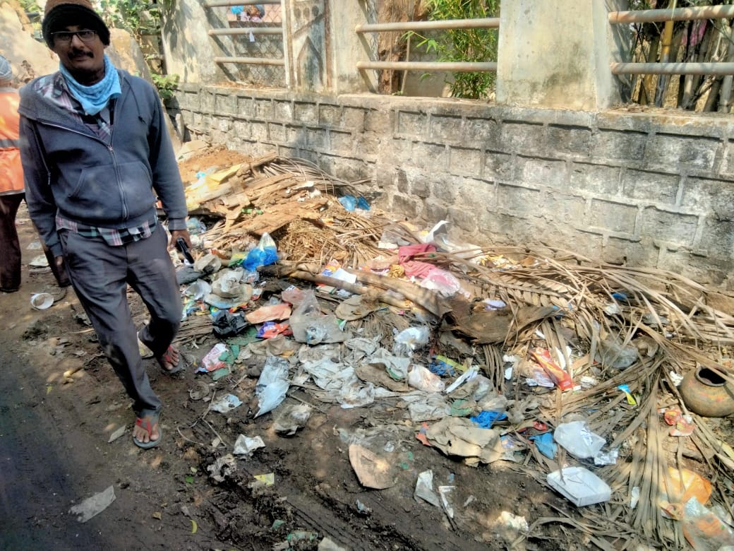 Veena_ES's tweet photo. @_rajuswain @DC_Malkajgiri @GHMCOnline Complaint attended by sanitation staff. Further any queries please contact ss Nagaraju 9701362879 https://t.co/mGseZM0l9G