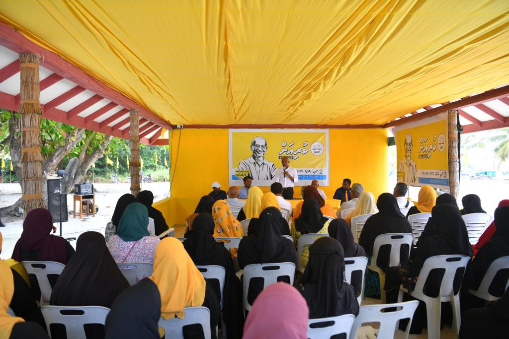 NoonuDaily's tweet photo. 📸 In Pictures - Raees @ibusolih campaign gai Kendhikulhudhoo ah vadaigennevun. 
View more: https://t.co/b9E2m1RCiy  #MDPKuriah #Ibu2023 https://t.co/GKUW5CDyui