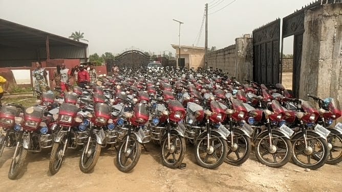 stellaoduah's tweet photo. In continuation of our EMPOWERMENT AND COMMUNITY IMPACT programs, we gave out different empowerment materials, ranging from engine grinding machines, motorcycles, fully stocked makeup boxes, brand new tricycles and brand new mini buses to well over a thousand people. https://t.co/PM9yJJ6AqU