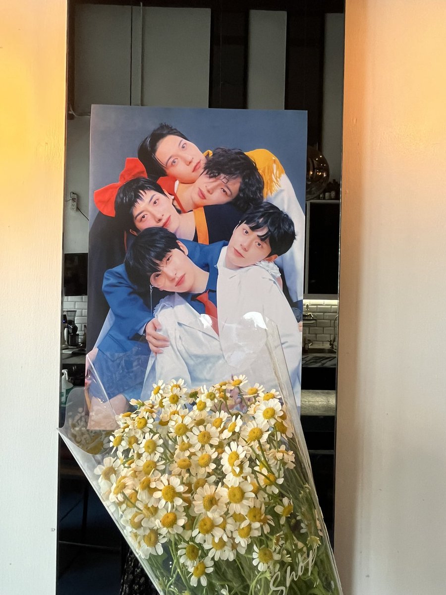 withusximr's tweet photo. 💐🌿✨🌹 #4yearsorbitingUS https://t.co/asMguuRcmr