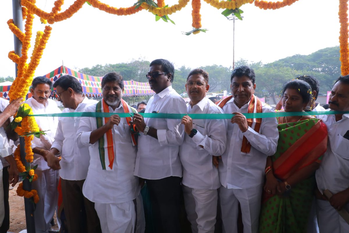 puvvada_ajay's tweet photo. @MC_Khammam జిల్లా #Madhira నియోజకవర్గం #Errupalem మండల కేంద్రంలో రూ.1.54 కోట్లతో నూతనంగా నిర్మించిన కస్తూరిభా గాంధీ బాలికల విద్యాలయం ను ప్రారంభించడమైంది. @TelanganaCMO @MinisterKTR @KTRTRS @SabithaindraTRS @Collector_KMM https://t.co/NblOhkUIsL