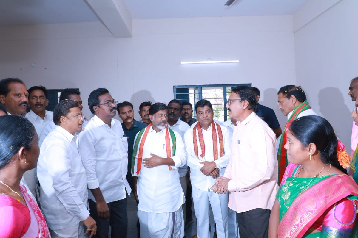 puvvada_ajay's tweet photo. @MC_Khammam జిల్లా #Madhira నియోజకవర్గం #Errupalem మండల కేంద్రంలో రూ.1.54 కోట్లతో నూతనంగా నిర్మించిన కస్తూరిభా గాంధీ బాలికల విద్యాలయం ను ప్రారంభించడమైంది. @TelanganaCMO @MinisterKTR @KTRTRS @SabithaindraTRS @Collector_KMM https://t.co/NblOhkUIsL