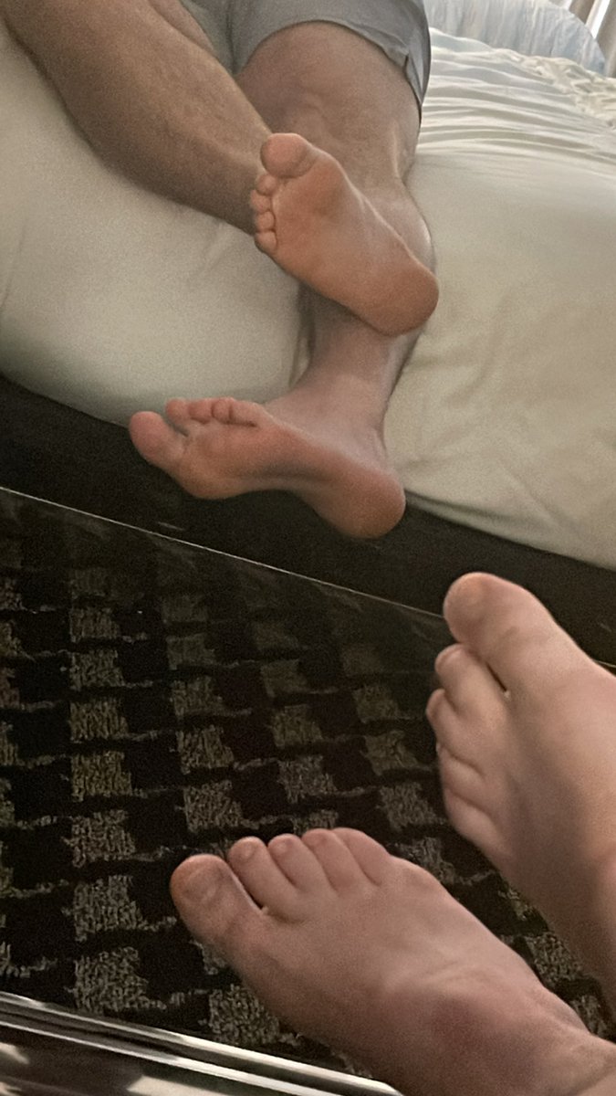 Whoneedssocks's tweet photo. Mirror mirror on the wall…. https://t.co/7R8ekLVj4u