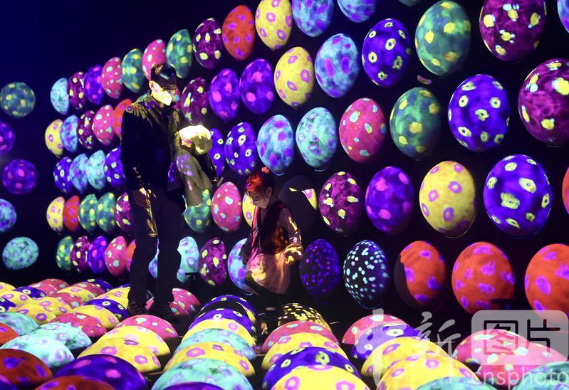 photo_cns's tweet photo. Visitors enjoy the art works in the massless art space of “teamLab” which opens in Beijing, December 24, 2022. The art space is the largest immersive digital art space in China at present. (Photo by Yi Haifei/CNSPHOTO)#immersivedigitalart https://t.co/aBMFY4zH1B