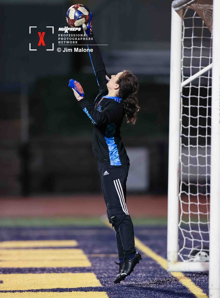 JimMalonePhotos's tweet photo. View #Maxpreps Images from 1/5/23 #SCVAL Women's #varsity #soccer between @MilpitasAD and @LynAthletics using the link: https://t.co/MGnsquviKX
@mhstrojansasb @cifccs #JimMalonePhotos #soccergirl #soccergoalie #prepsoccer @MaxPreps https://t.co/Pks4a48NCG