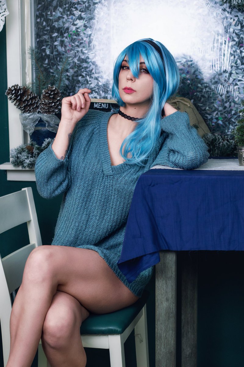RzeMsqrde's tweet photo. May the gentle breeze softly send thee into a sweet sleep. 

Cozy winter Eula Lawrence cosplay! 
Full set free to view on my fsly! Check my bio link for access!! 

#eula #eulacosplay #genshinimpact
#genshincosplay #eulalawrence https://t.co/oOd6HdWX69