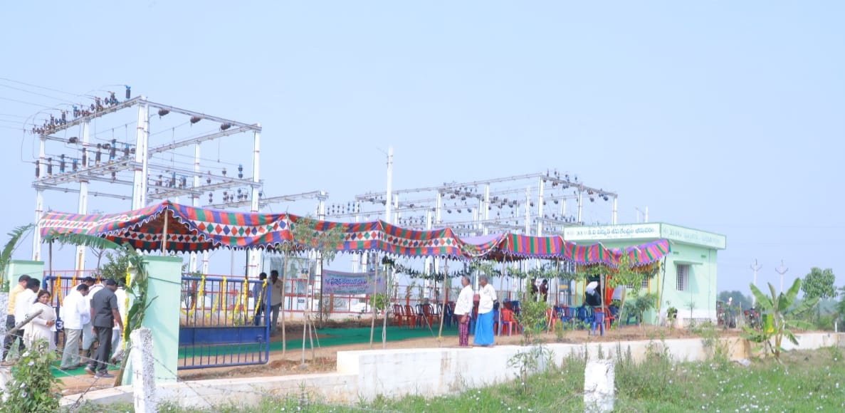 puvvada_ajay's tweet photo. @MC_Khammam జిల్లా #Madhira నియోజకవర్గం #Errupalem మండలం #Bhimavaram గ్రామంలో నూతనంగా నిర్మించిన 33/11KV సబ్ స్టేషన్ ను ప్రారంభించడమైంది. @TelanganaCMO @MinisterKTR @KTRTRS @jagadishTRS @Collector_KMM https://t.co/Zx52psppju