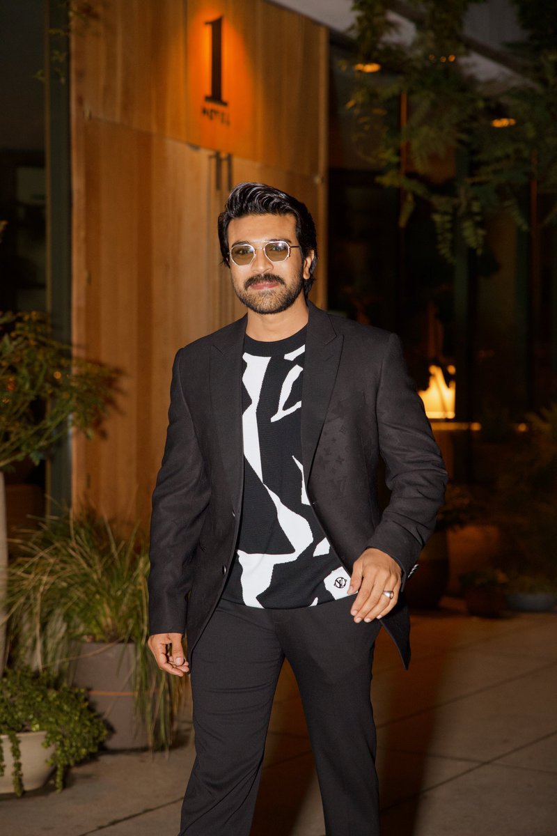 DvvProductions's tweet photo. 🤩
.
.
.
#ramcharan #rrr #goldenglobes #telugupride #manofmasses #ramaraju #tollywood #actor #rrrforoscars #ssrajamouli #oscars #fashion #verge #model #love #insta #viral #news https://t.co/nJvPhmeesE