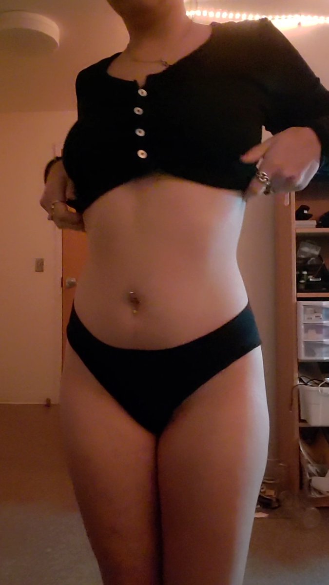 cecily_marks's tweet photo. UPDATED INTRO:
♡Cecily Marks💜
♡22yo nsfw creator💦
♡brat/sub/babygirl🥰
♡custom content
♡princess 👑
♡bi/poly 😉
https://t.co/cIlhBBEISc https://t.co/EmIItE02Ot