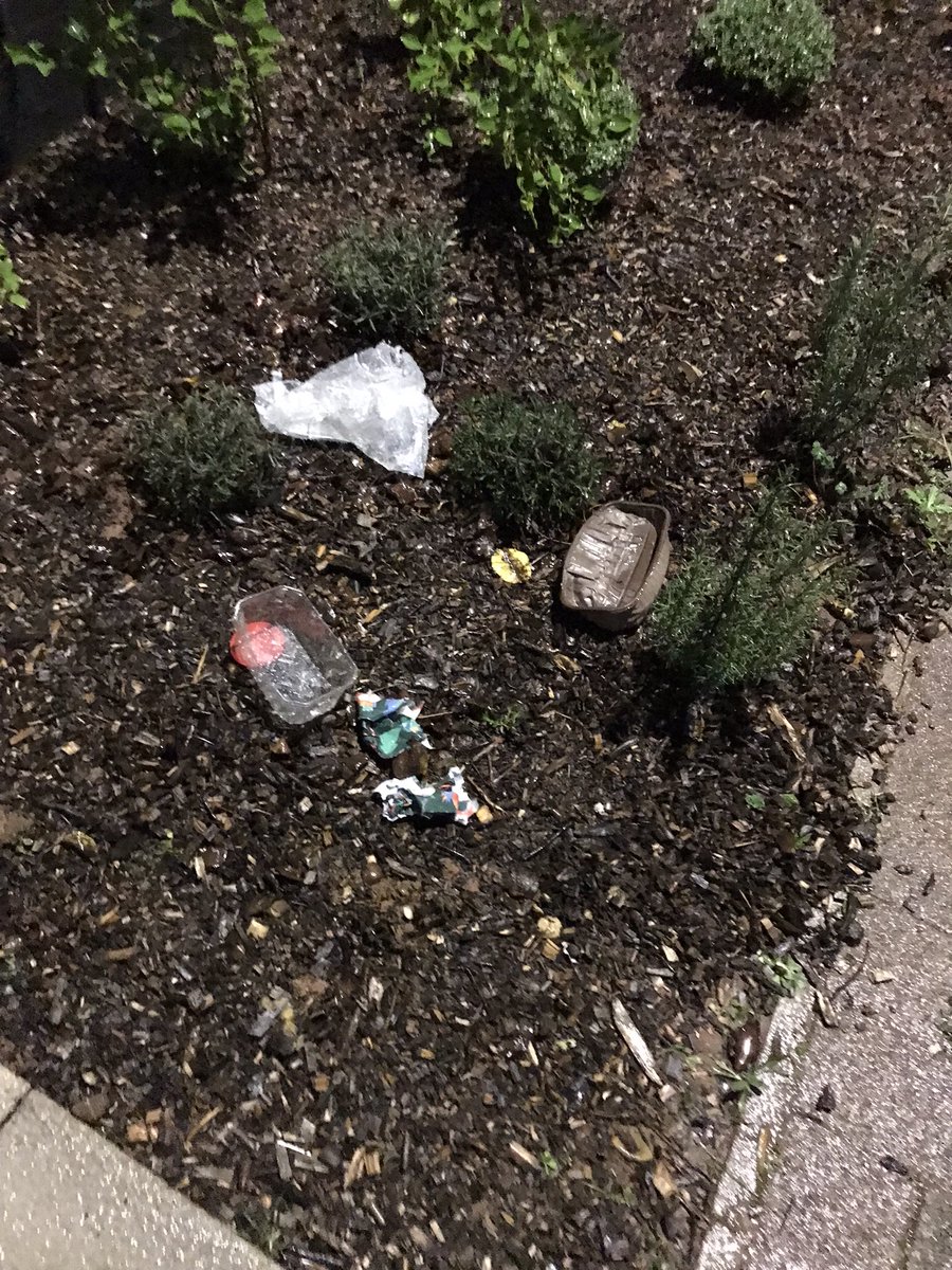 richardgreenbbc's tweet image. Don’t worry @eastdevon - the residents will tidy up after your bin collection - disgraceful lack of care - you want people to recycle and yet it ends up everywhere apart from where it should be #tithebarn