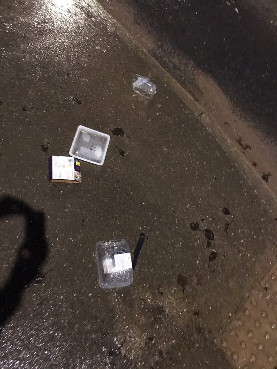 richardgreenbbc's tweet image. Don’t worry @eastdevon - the residents will tidy up after your bin collection - disgraceful lack of care - you want people to recycle and yet it ends up everywhere apart from where it should be #tithebarn