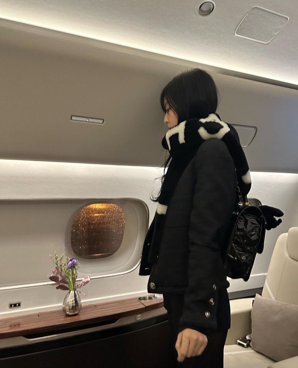 RV99225709's tweet photo. Hehehe Jennie https://t.co/hmQJMRc2VN