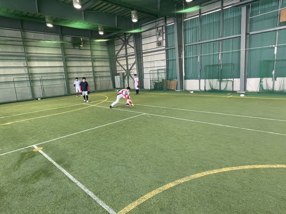 kamikawabasebal's tweet photo. 今日は今シーズン初の全体練習でした。
場所は比布町のいちごアリーナ。
最高の環境で3時間みっちり汗を流しました。
#上川町 #北海道 #野球 #軟式野球 https://t.co/IvZRqLEzt6
