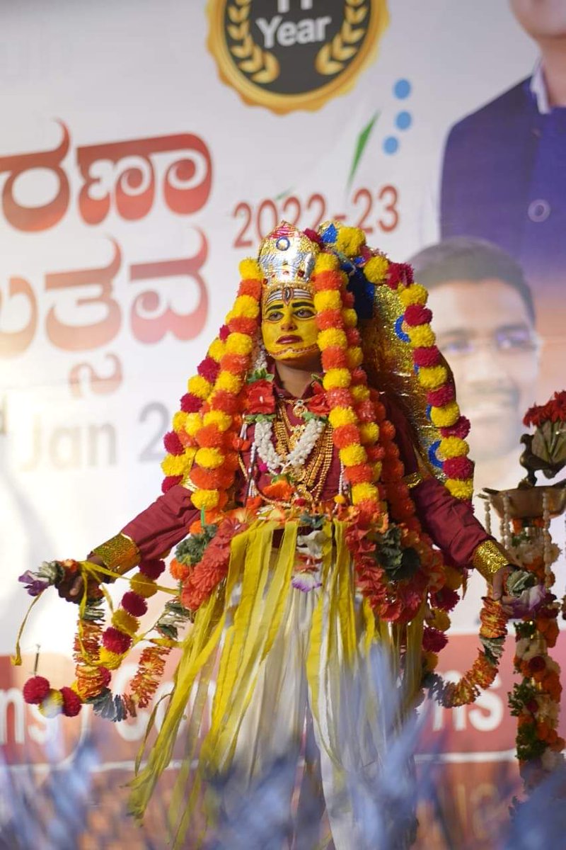 ShashikalaJolle's tweet photo. ಪ್ರೇರಣಾ ಉತ್ಸವದ ಅಂಗವಾಗಿ ನಮ್ಮ ಸಂಸ್ಥೆಯ ವಿದ್ಯಾರ್ಥಿಗಳು ವಿವಿಧ ಪ್ರಕಾರದ ನೃತ್ಯಗಳನ್ನು ಮಾಡಿ ಜನರನ್ನು ರಂಜಿಸಿದರು. ವಿಶೇಷವಾಗಿ ಕಾಂತಾರ ಚಿತ್ರದ ನೃತ್ಯಕ್ಕೆ ಹೆಜ್ಜೆ ಹಾಕ್ಕಿದ್ದು ಎಲ್ಲರ ಕಣ್ಮನ ಸೆಳೆಯಿತು. ವಿಧ್ಯಾರ್ಥಿಗಳ ಕಲೆಗೆ ಮೆಚ್ಚುಗೆ ವ್ಯಕ್ತಪಡಿಸಲಾಯಿತು.
#Preranautsav | #Examba https://t.co/L48xaqQMIW
