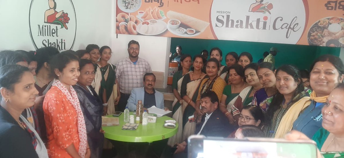districtadmndkl's tweet image. This Cafe will be managed  by BLF Bhuban. Lunch, tiffin items and millet based food like snacks items tea soup cake etc will be prepared. @CMO_Odisha @mission_shakti @MilletsOdisha 
#OdishaMilletMission