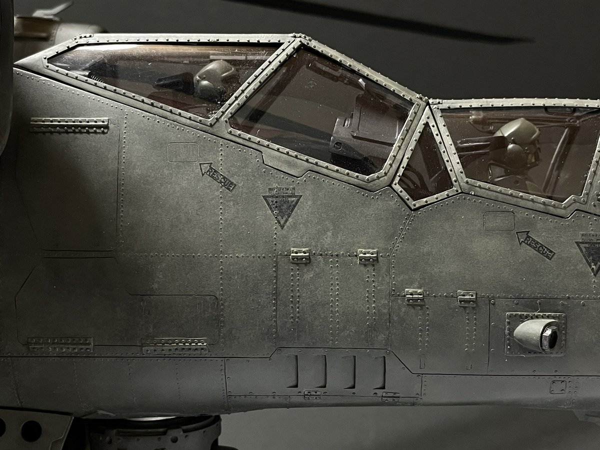 wizard03_765's tweet photo. #アイ・ラブ・リベット
1/32 AFH-02B/AH-88 ヘルハウンド
プラ棒輪切りをペタペタ貼っている時は「こんなの2度とやるか!」と思ったが、完成すると「やって良かった!」と思う。
またやるかと言われれば…(^^)
#AFH02B #AH88 #ヘルハウンド
#パトレイバー https://t.co/UO9XIjlUNB