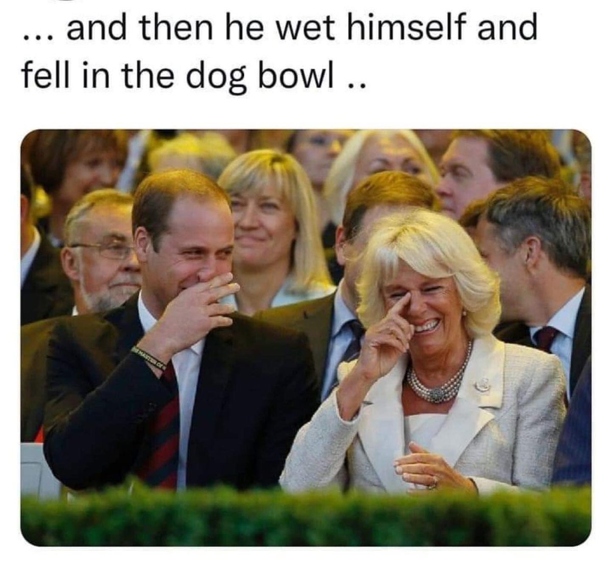 d09305039's tweet photo. Oh Harry, your absolutely hilarious 🤣🤣🤣🤣🤣 #HarryandMeghanNetflix #Harry #harrysgame #gingerwhinger https://t.co/dcDuCuxPIh