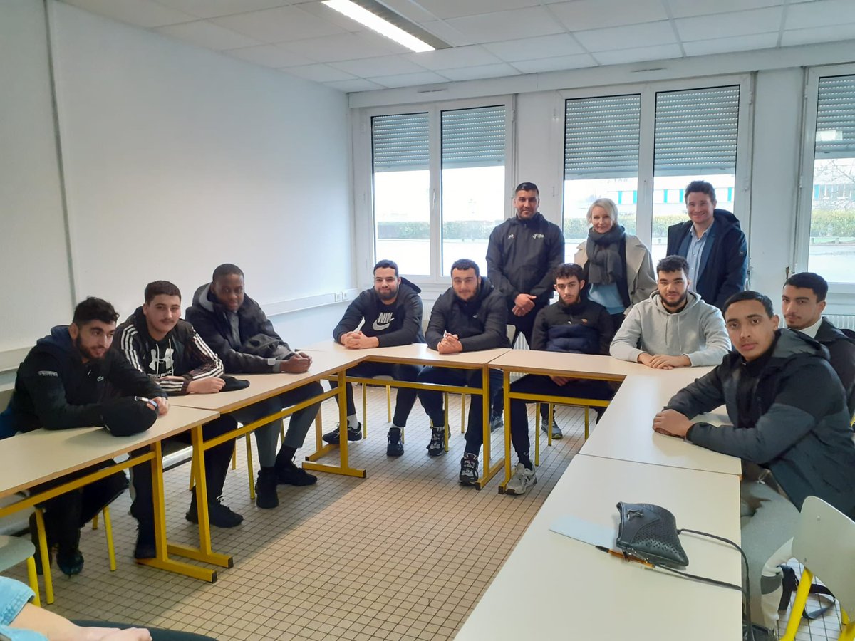 fBariseau's tweet photo. Avec @Antoine_Sillani au coeur de @APELS_ le sport outil d’insertion professionnelle en partenariat avec les entreprises - l'APELS déploie ses écoles de coachs d'insertion par le sport et ses dispositifs Pulse ton Avenir et Déclic Sportif sur la région @hautsdefrance https://t.co/idXEgw2tYP