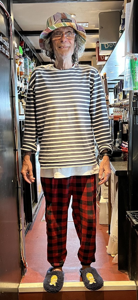 InnNewlyn's tweet photo. When this man says it’s under control it’s ‘UNDER CONTROL’ #joecrowe #lovethebartsimpsonslippers 💪💪💪@samstrick22 @jenkins_neil @patchharvey69 @CormorantBoat @fanatical100 @CarsLogan @nowellsy15 @Richard26321623 https://t.co/IkDtMVwnFf