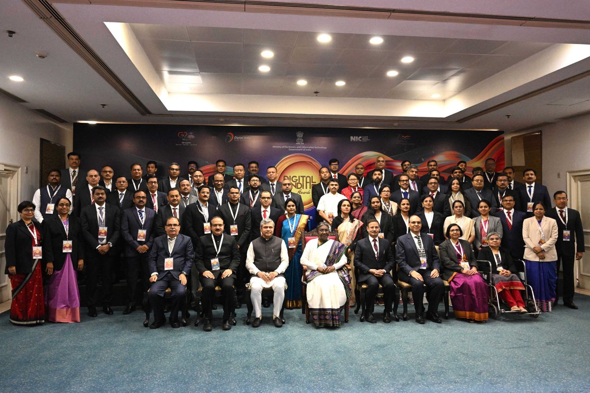 President Droupadi Murmu presented the seventh edition of the Digital India Awards today.  The President said that social justice should be the prime objective of digital innovations. presidentofindia.nic.in/press-release-…